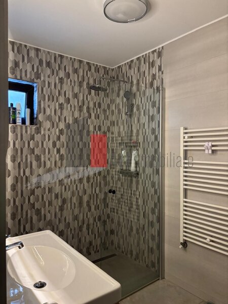 Casa moderna pentru familie, aproape de Parcul Teilor – mobilata complet