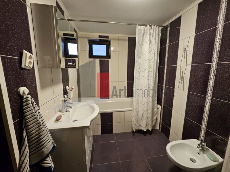 Casa moderna pentru familie, aproape de Parcul Teilor – mobilata complet